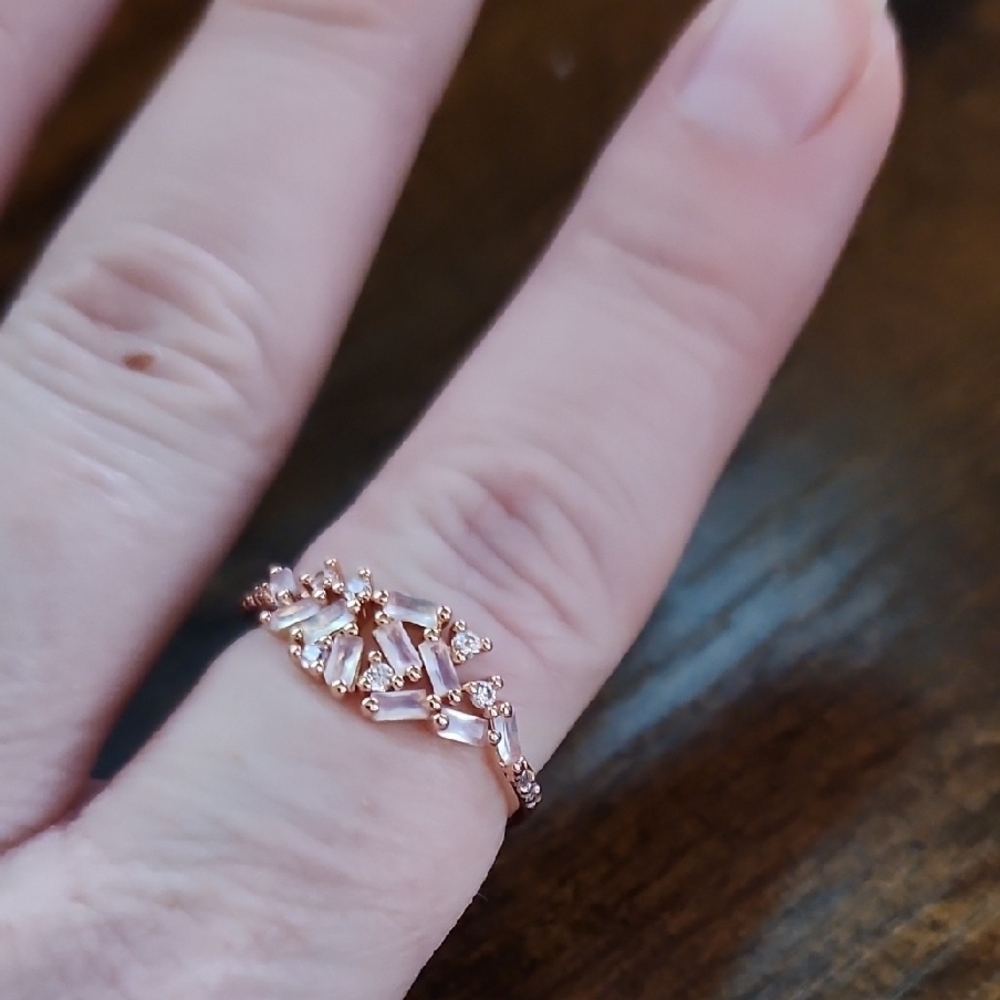 Elegant Gold Women's Ring